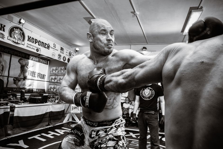 Dieta zawodnika MMA: co jeść przed treningiem i walką