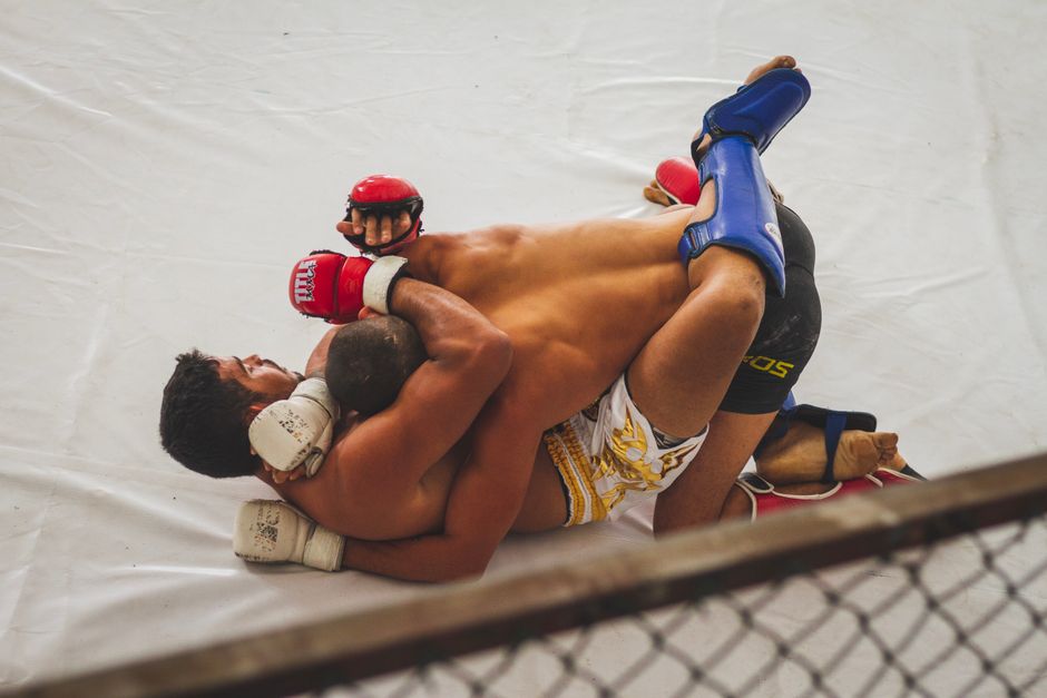 Jak wybrać rękawice do MMA i treningu?