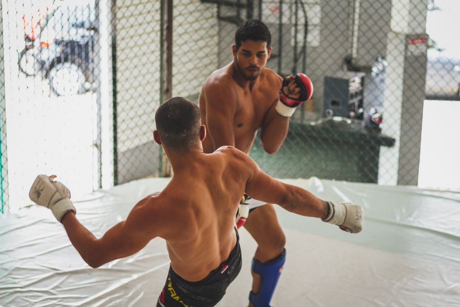 Najczęstsze błędy początkujących w MMA i jak ich unikać